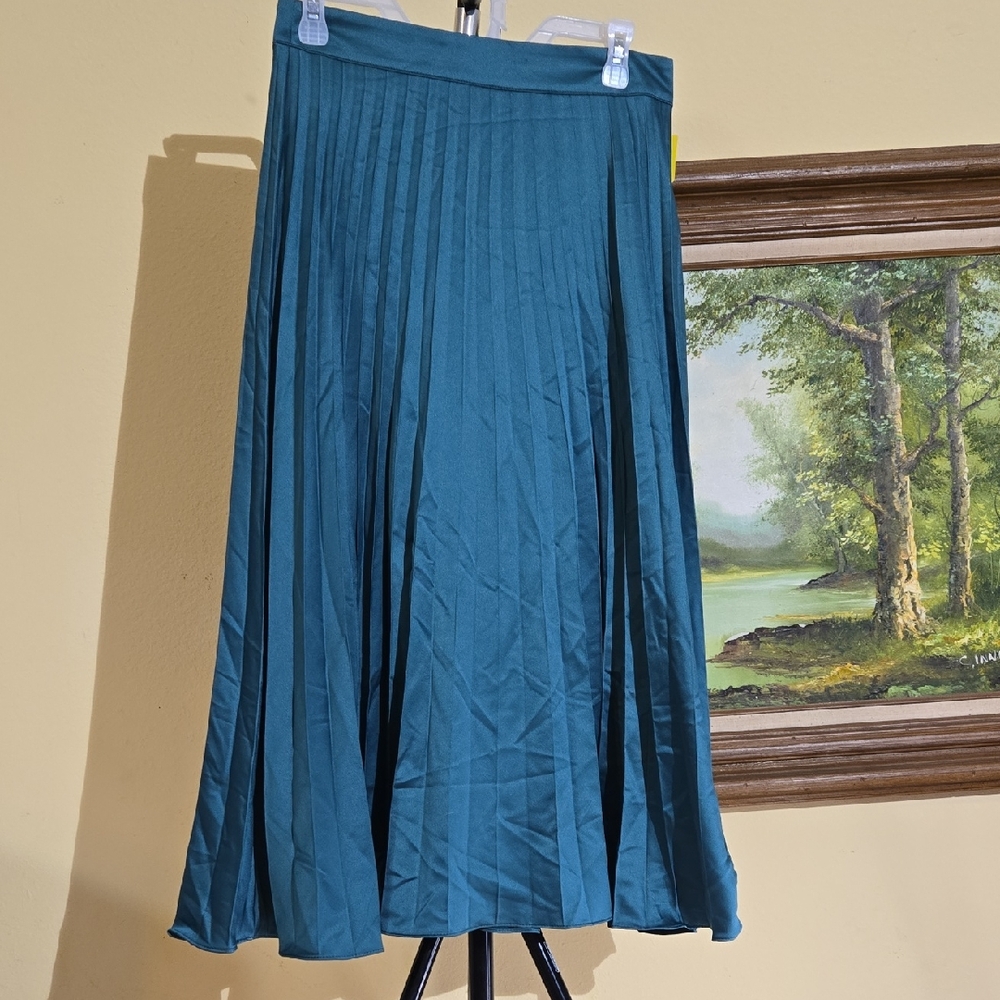 Elegant Emerald Green Skirt H39